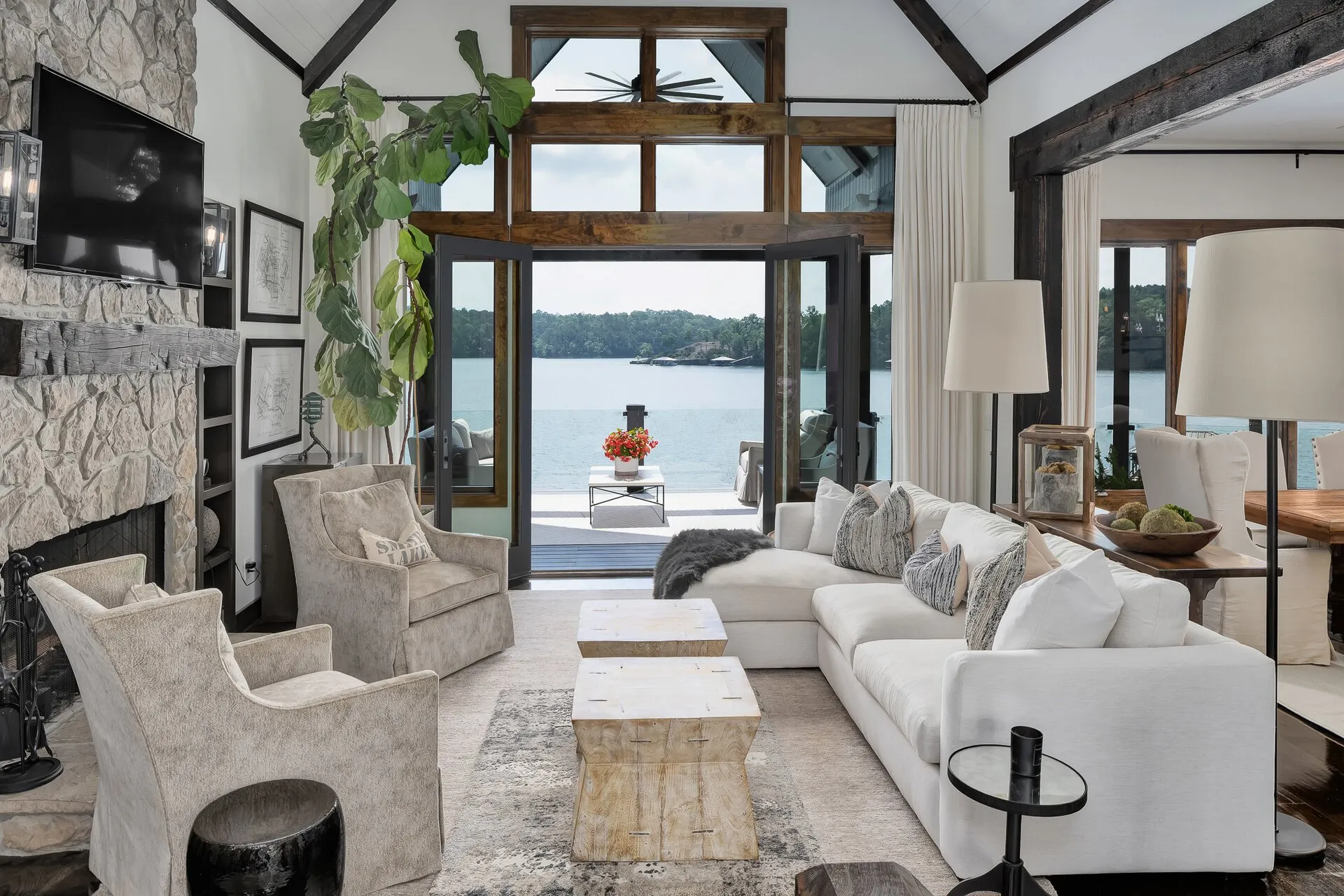 Virtual tour of luxury lakefront home interior